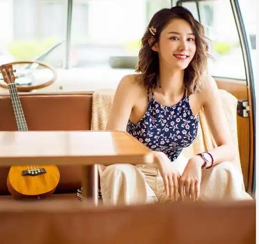 张馨月被传怀孕后晒出旧照,小腹平坦马甲线明显,获林峯家人点赞