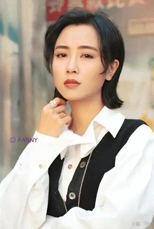 54岁袁洁莹时光中的最美短发玉女