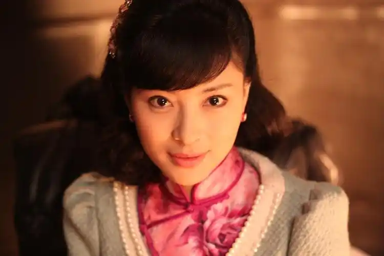 p data-id="go04sq3b0d">王岚,女,11月1日出生于中国 a target="