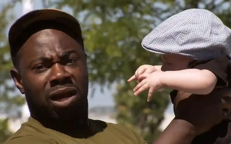 黑人老哥是不是被绿了,国外恶搞路人搞笑视频-整人大赏#2