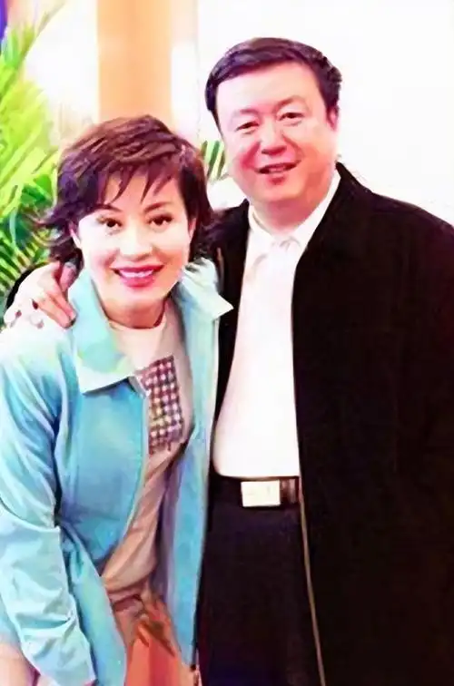 就在拍摄《西施秘史》时,尤小刚与当年在选角环节输给邬靖靖的周庭伊