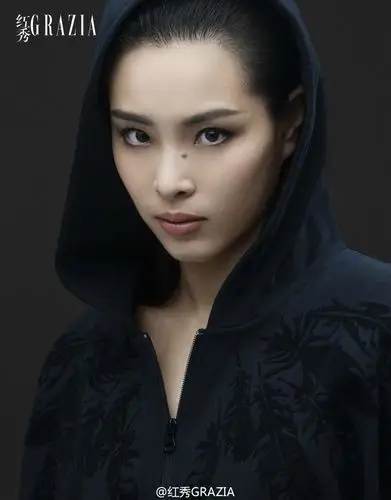 吴敏霞拍写真霸气满满 男友:有腹肌了不起?