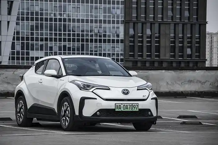 试驾丰田c-hr ev,纯电小型suv更适合都市通勤?_凤凰网汽车_凤凰网