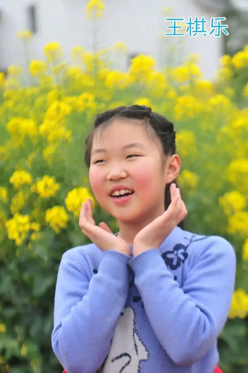 8岁时你在干嘛这个德阳小女孩8岁已经出单曲啦