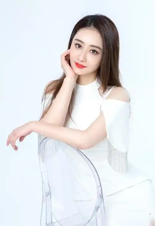 46岁陈德容近照曝光露香肩秀蚂蚁腰与富豪离婚一度爆肥认不出