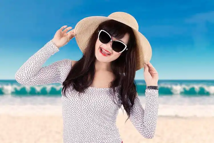 魅力_女孩_墨镜_海边_头像_高兴_亚洲人_微笑_摄影_戴着_帽子_海滩