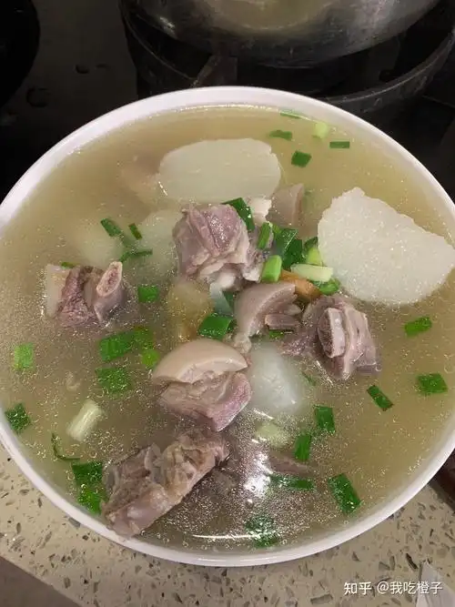 冬天的温暖,从一碗热腾腾的萝卜羊肉汤开始～(最清淡最朴实无华的做法