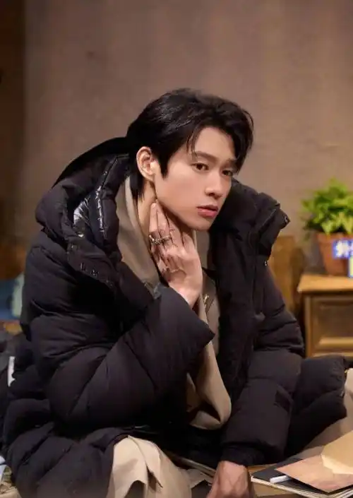 娱乐瓜 魏大勋 龚俊 张婧仪 侯明昊 邓为 张凌赫 刘昊然_情人节_营业