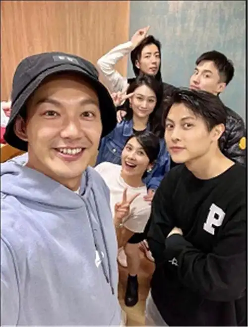 知名男星晒照官宣妻子怀二胎,他曾风靡全球,江宏杰等人送祝福