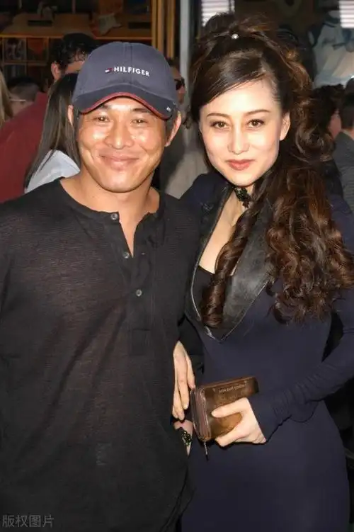 赌王都娶不了的利智,为什么一转身就嫁给,抛弃妻女的李连杰?