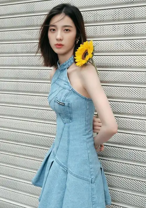 文雅秀丽的万鹏,美艳动人,甜美可爱的写真照!_高清图集_新浪网