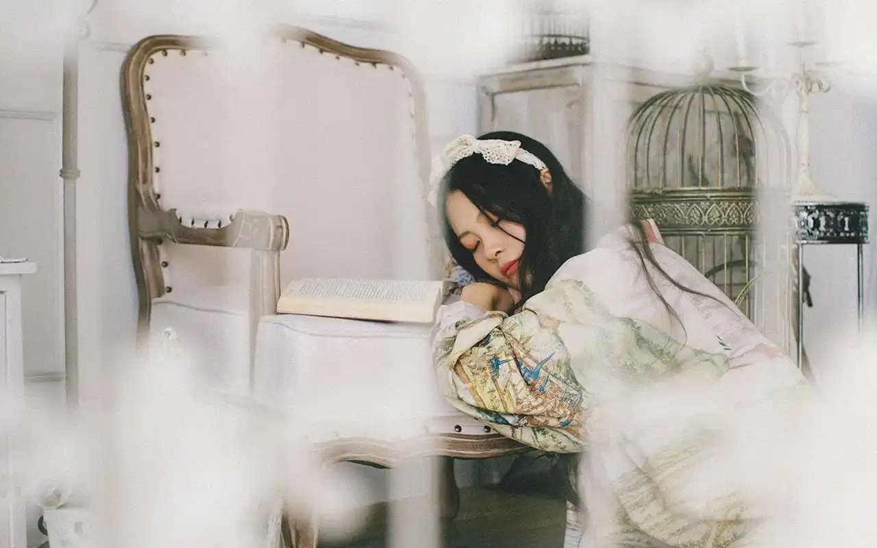 日系美女清新复古风居家写真图片电脑壁纸