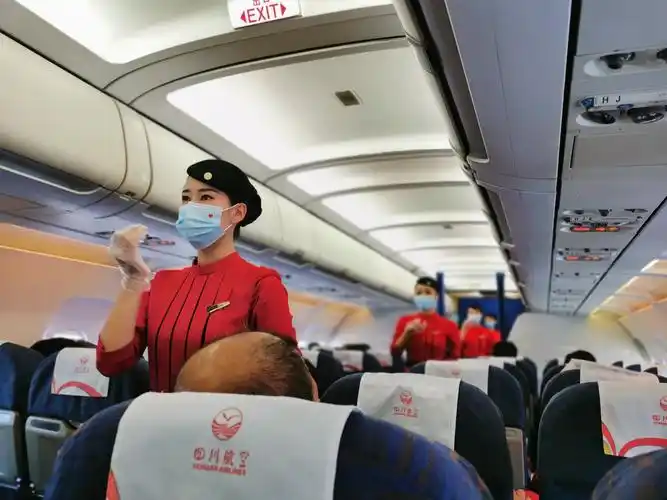 四川航空的空姐们,是我所乘飞机中见过最美的!