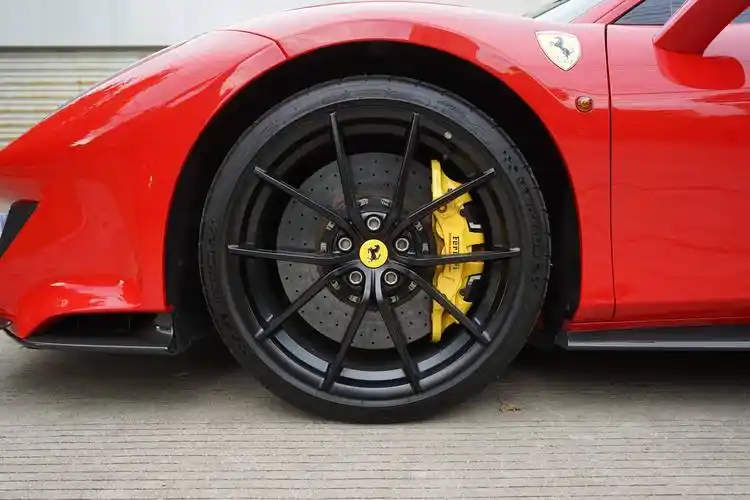 落地600万的法拉利pista,只跑了4000多公里,车主:亏掉100多万_搜狐