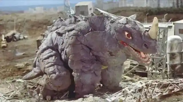 雄性龙卷风怪兽西格拉斯和雌性海啸怪兽西蒙斯,原本是生活在爱尔兰岛