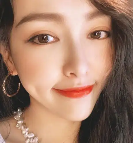 唐嫣产后首晒自拍,做了妈妈更温柔,恢复快全靠罗晋帮"坐月子"