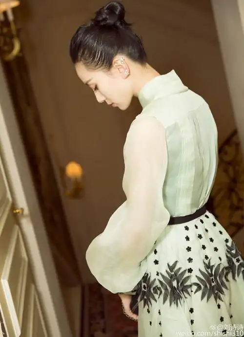 郑爽杨幂热巴刘亦菲这些女星低头照美爆了7