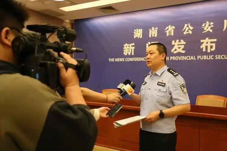 《防范要求》公告,省公安厅治安总队总队长夏晓鸥就《防范要求》进行