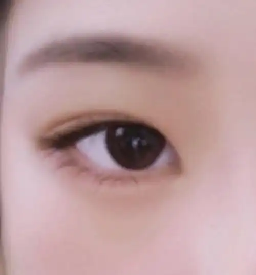 两只眼睛各长各的