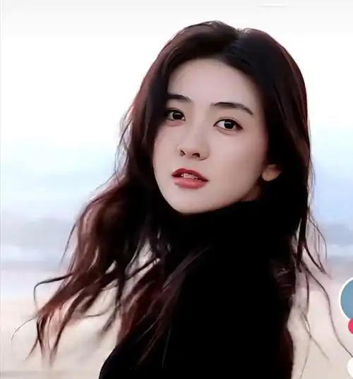 很喜欢《双世宠妃》里的梁洁,其实现实中的她反而更安静,更低调,她