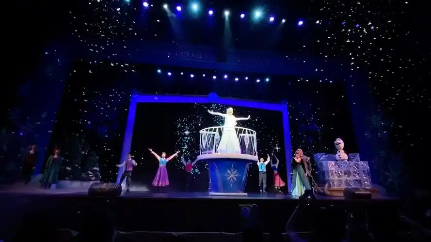 上海迪士尼乐园-冰雪奇缘舞台剧
