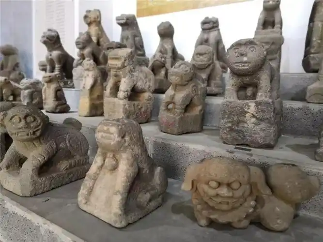 ② 三元塔公园雷州市博物馆旧馆址,是雷州最早收藏,陈列石狗的地方.