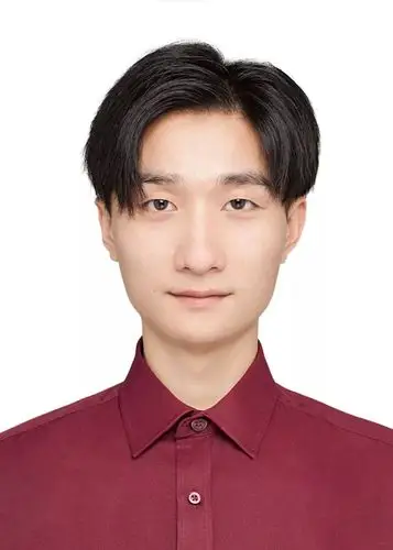 最终,我终于拿到了一份让我千待万待的证件照,照片上的我就像那个女生