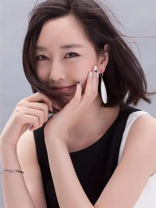 刘晓晔最新珠宝大片曝光优雅妩媚女人味十足