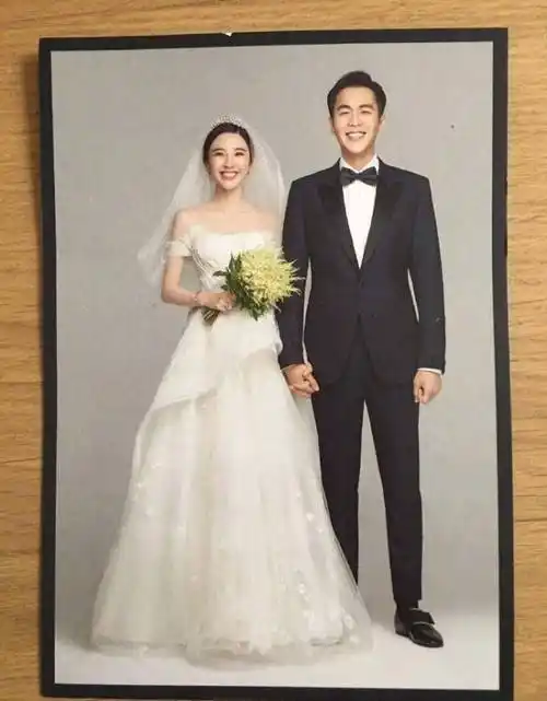 刘昊然又要当伴郎了,粉丝叮嘱在张若昀唐艺昕婚礼上要矜持一点_陈妍希