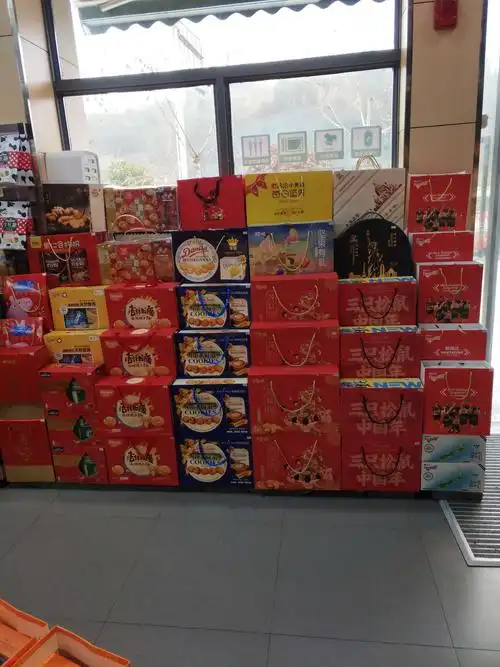 礼盒堆码已调整,但品项不全,玩具礼盒增加