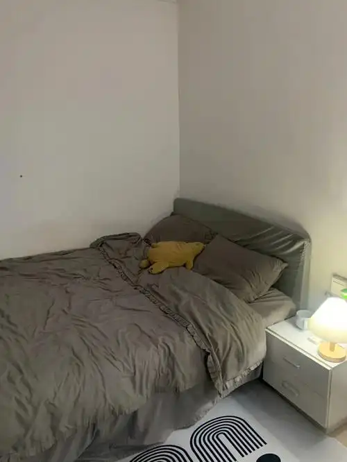 下雨天随手拍我满满当当的出租屋卧室