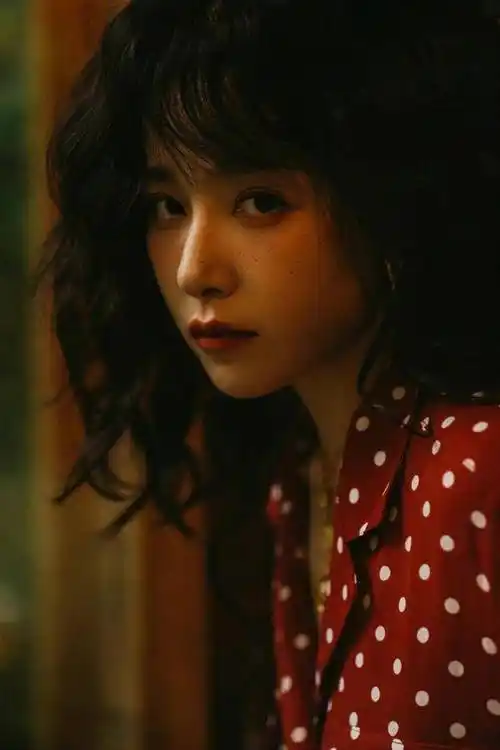 阚清子港风造型真酷波点衬衫配卷发时髦复古妈妈辈的审美绝了