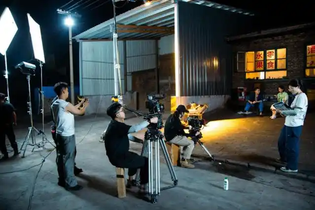 采访到《鸽子》的导演朱永康和摄影指导李昊梦,让我们听听这两位青年