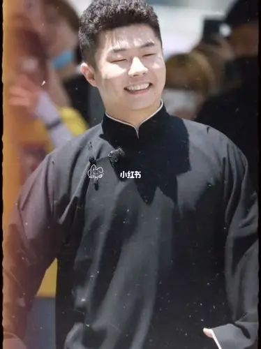 穿上大褂的周老师真开心