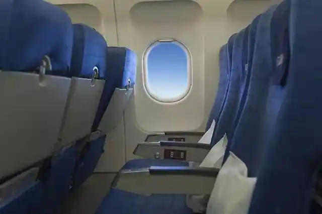 4.为何要收起小桌板?