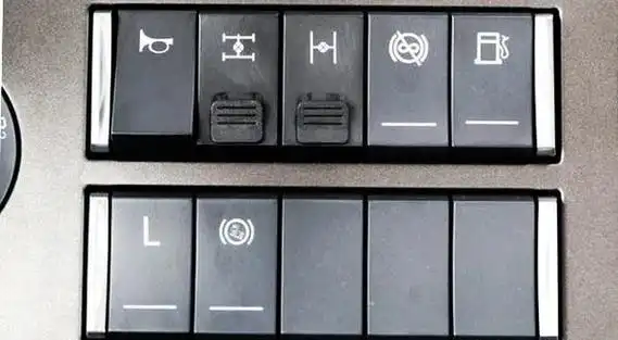 或者是一个标有"ba"的符号,这些都代表着车辆装备了刹车辅助功能,能在