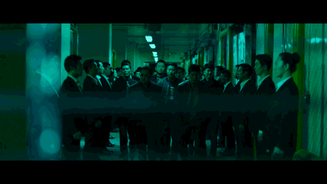 否则,你很难解释为什么姜京许看似如此瘦弱的人,却能脚踢警察,拳打