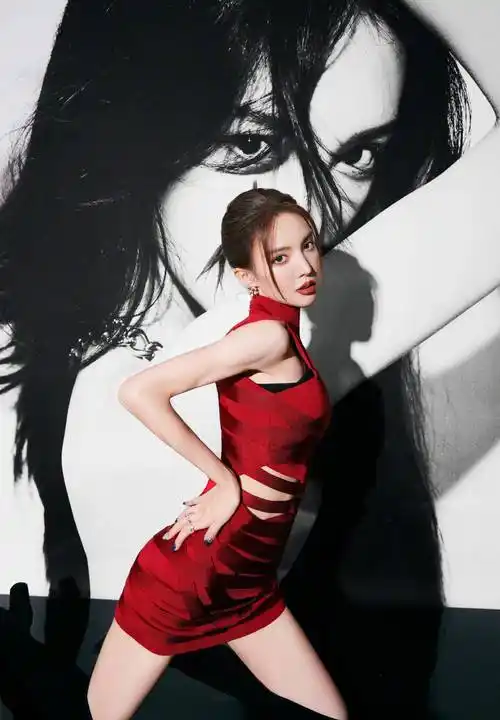 金晨红色绑带紧身裙,性感美艳舞台造型惊艳_身材_曲线_服装