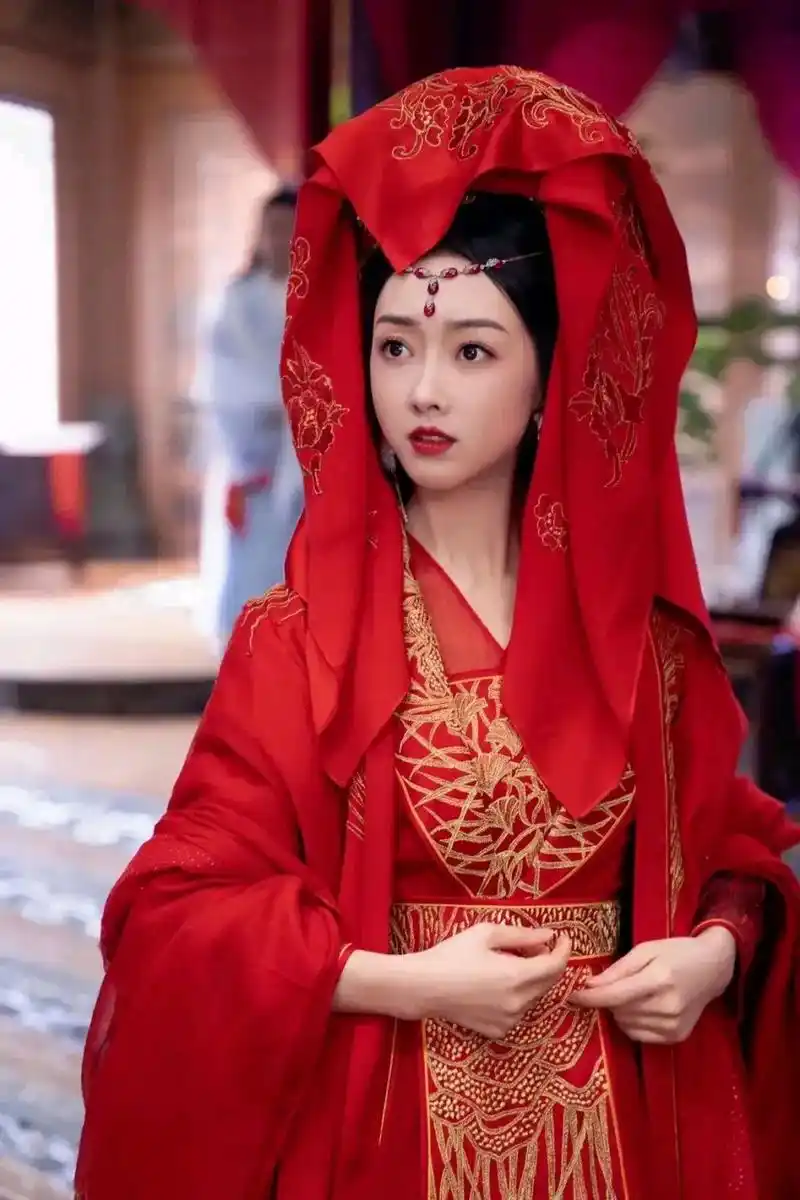 #古典国风美人# #宣璐# #古风婚服# 宣璐的四款古装剧大婚服,你最喜欢