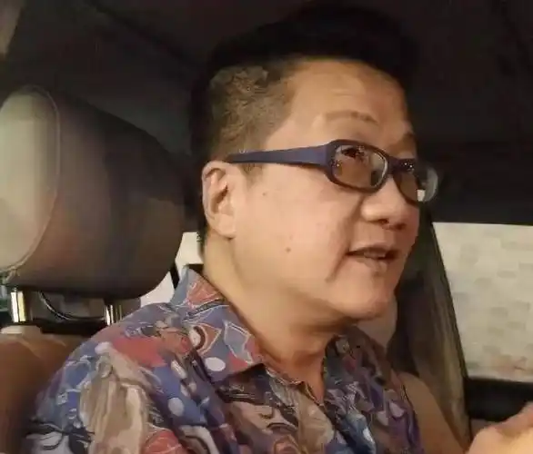 不少网民都表示,不知道为什么黄造时不愿意承认自己的身份,或许是不