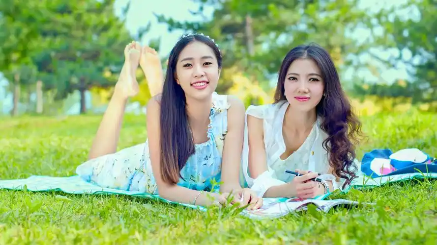 美女闺蜜清纯可爱头像