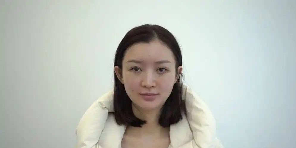 25岁素颜美女,不怕人说做了泪沟填充,无美颜,无p图照全公开了_女孩