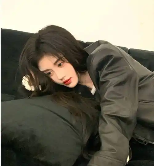 自己写真照片,造型也是温婉又可人了,近日,鞠婧祎晒出一组日常随拍图