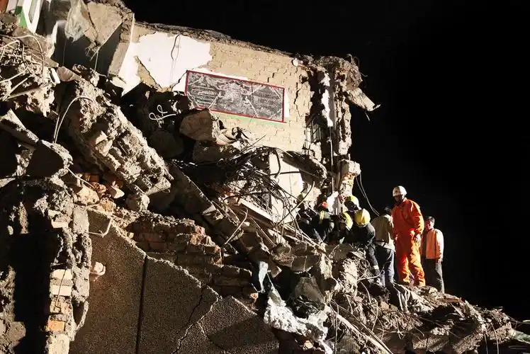 (滚动图集)青海玉树发生7.1级强震