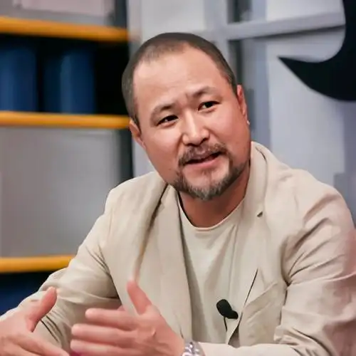 张镐哲磁性嗓音演绎情歌故事