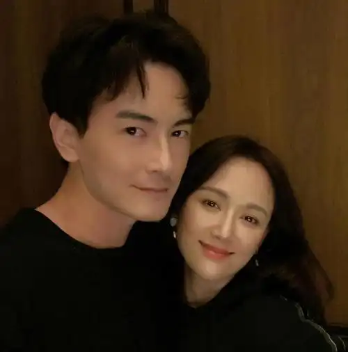 陈乔恩男朋友陈乔恩携小9岁男友见亲友