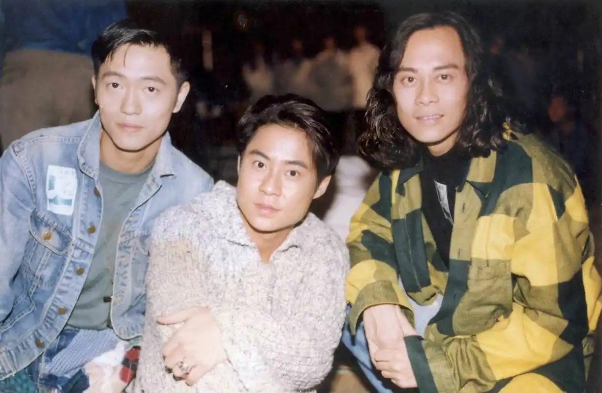 草蜢不知不觉已变淡,心里爱(谁明白我)一刹那恍惚 若有所失的感觉,从