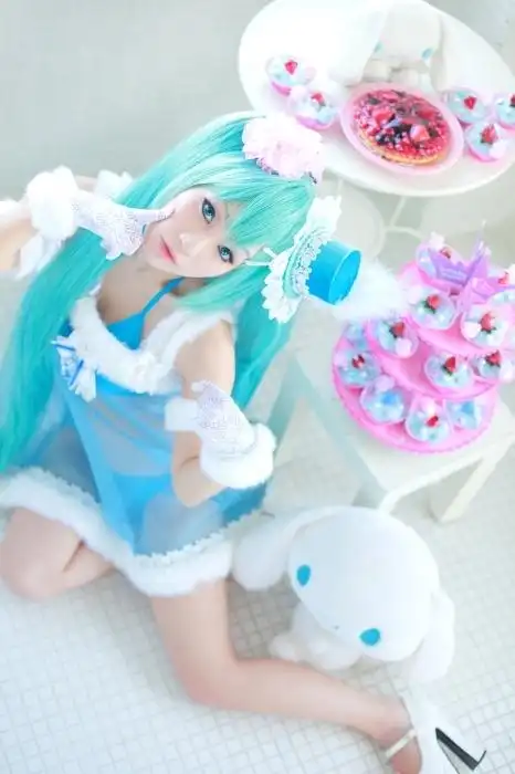 身材火爆脸蛋很萌 初音未来泳装cosplay