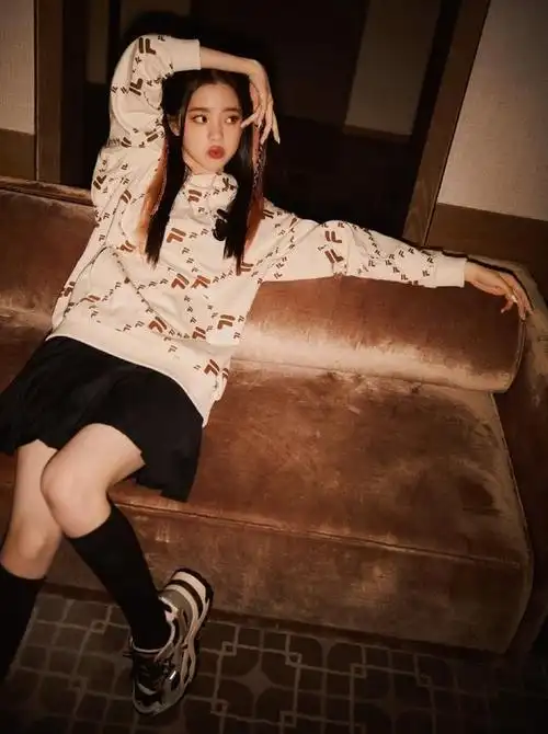 欧阳娜娜穿火了卫衣短裙简单时髦又青春学生党值得借鉴