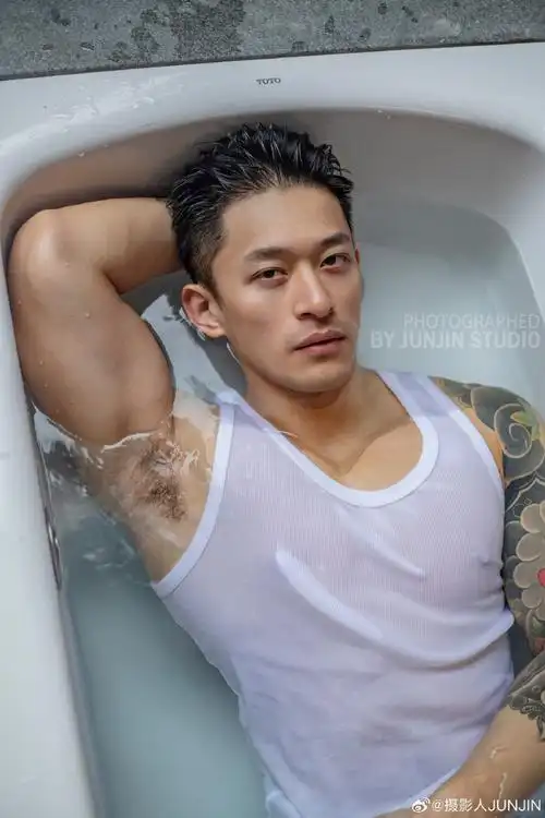 肌肉男##体育生的腿##健身打卡##运动健身##健身男理想身材摄